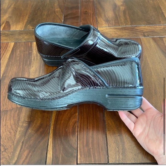Dansko Striped Leather Clogs 41 - Picture 5 of 10